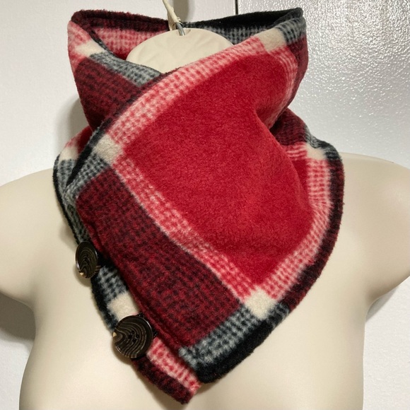 Neck Warmer Winter Scarf Cowl With Buttons Soft Fleece Checkered Red White Black - Picture 2 of 7